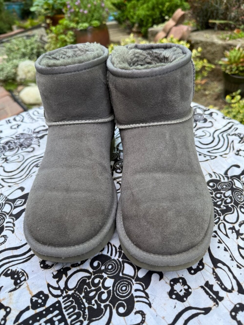 UGG Women's Classic Mini Gray Ankle Bootie sz 7